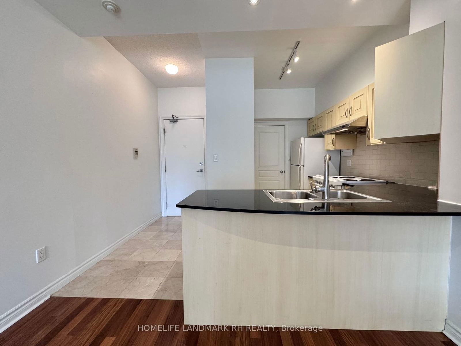 801 Bay St, unit 1901 for rent