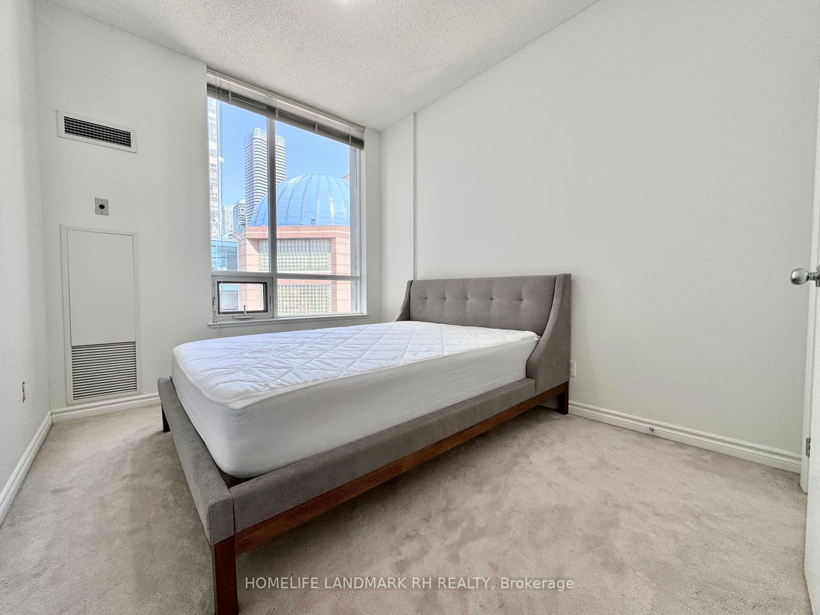 801 Bay St, unit 1901 for rent