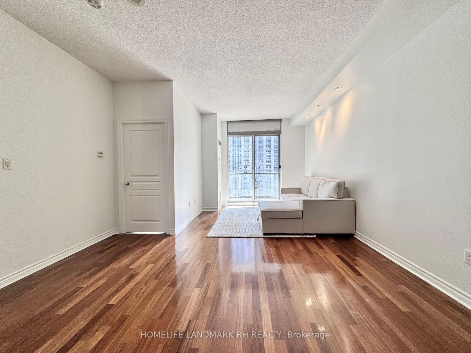 801 Bay St, unit 1901 for rent