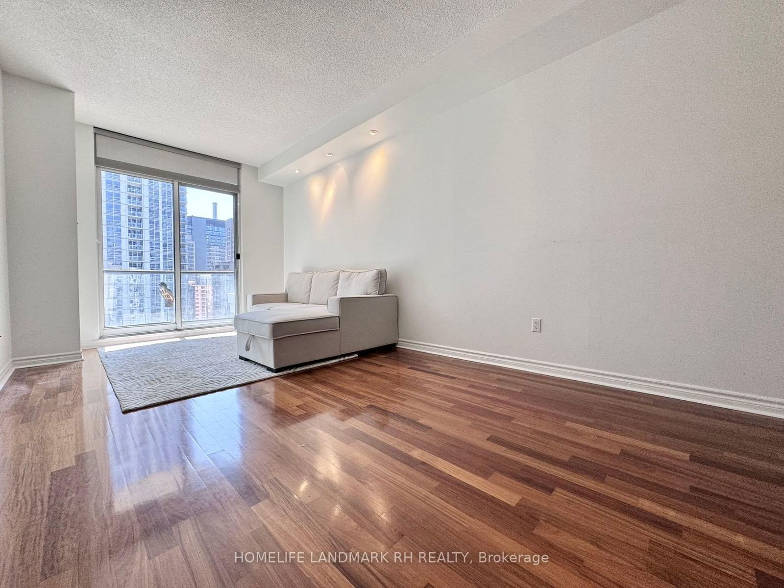 801 Bay St, unit 1901 for rent