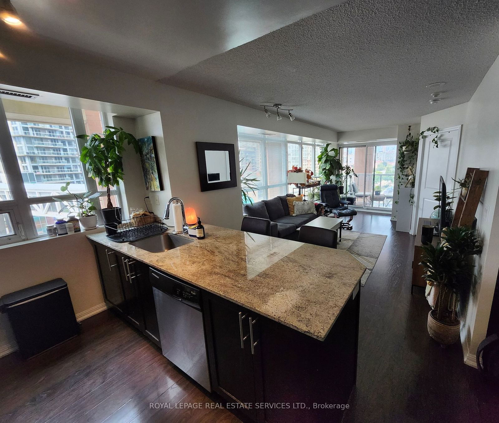 125 Western Battery Rd, unit 502 for rent - image #3