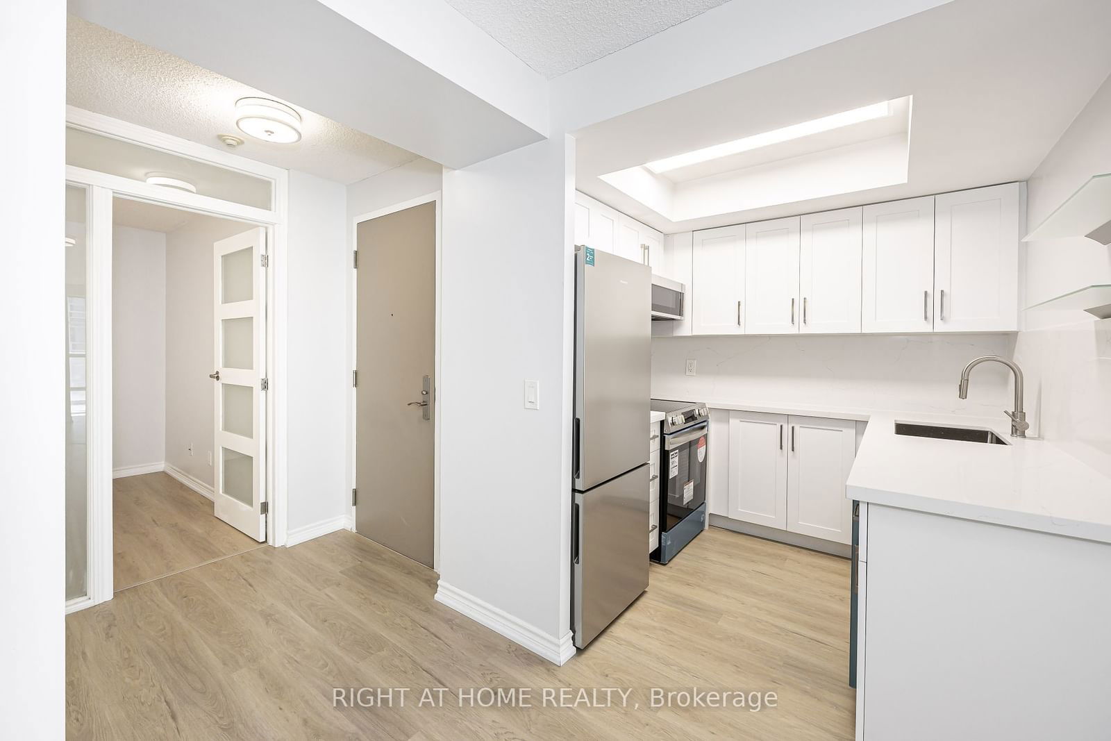 763 Bay St, unit 1006 for sale - image #1