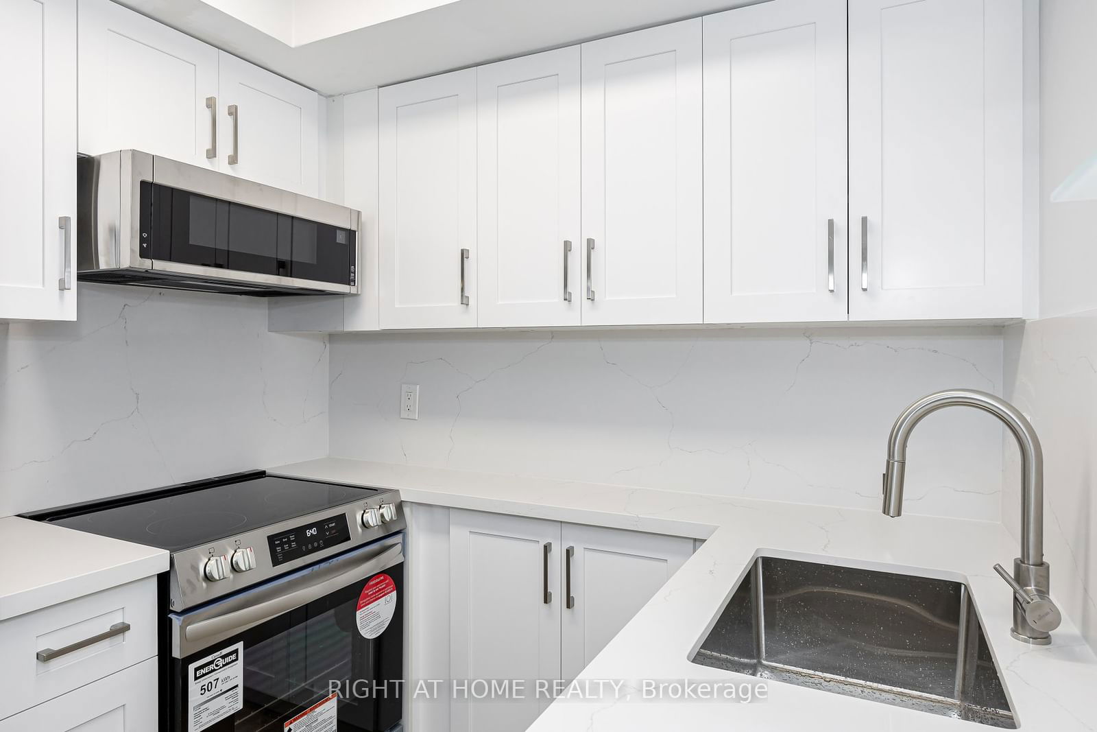 763 Bay St, unit 1006 for sale - image #6