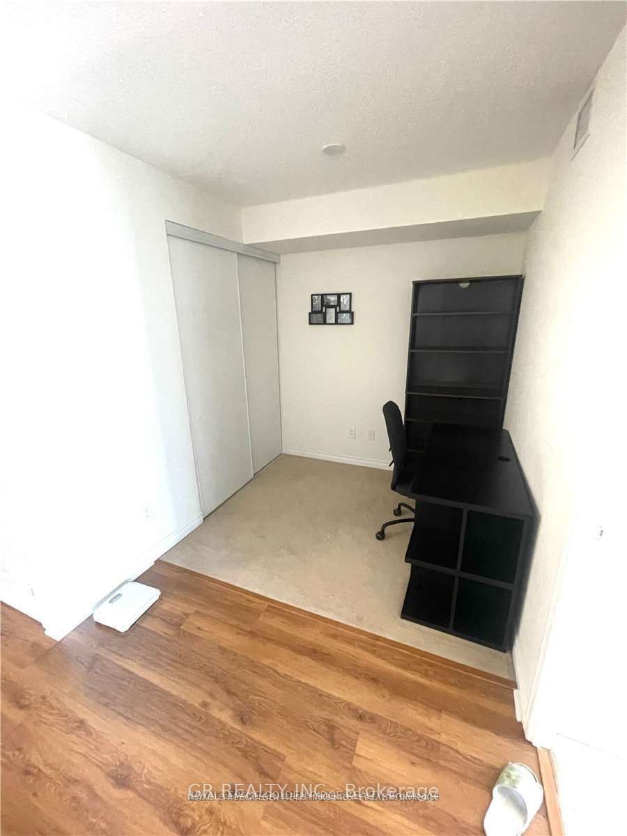 35 Hollywood Ave, unit 1502 for rent