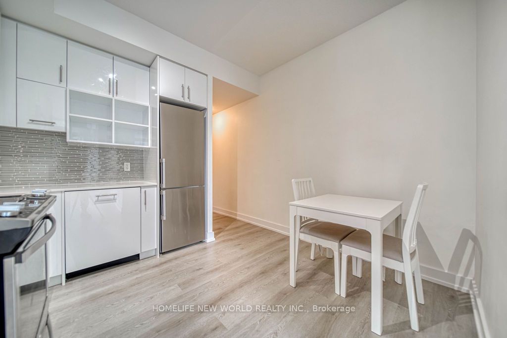 128 Fairview Mall Dr, unit 319 for sale - image #8