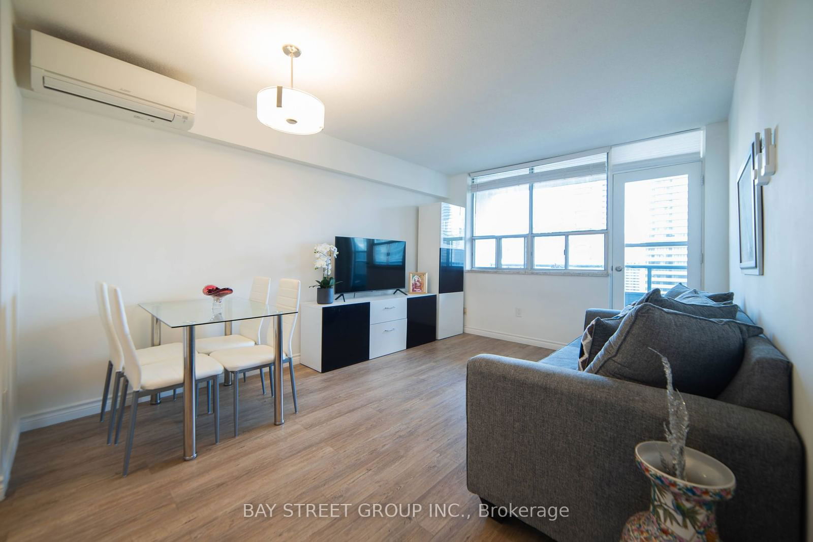 30 Gloucester St, unit 1910 for rent - image #3