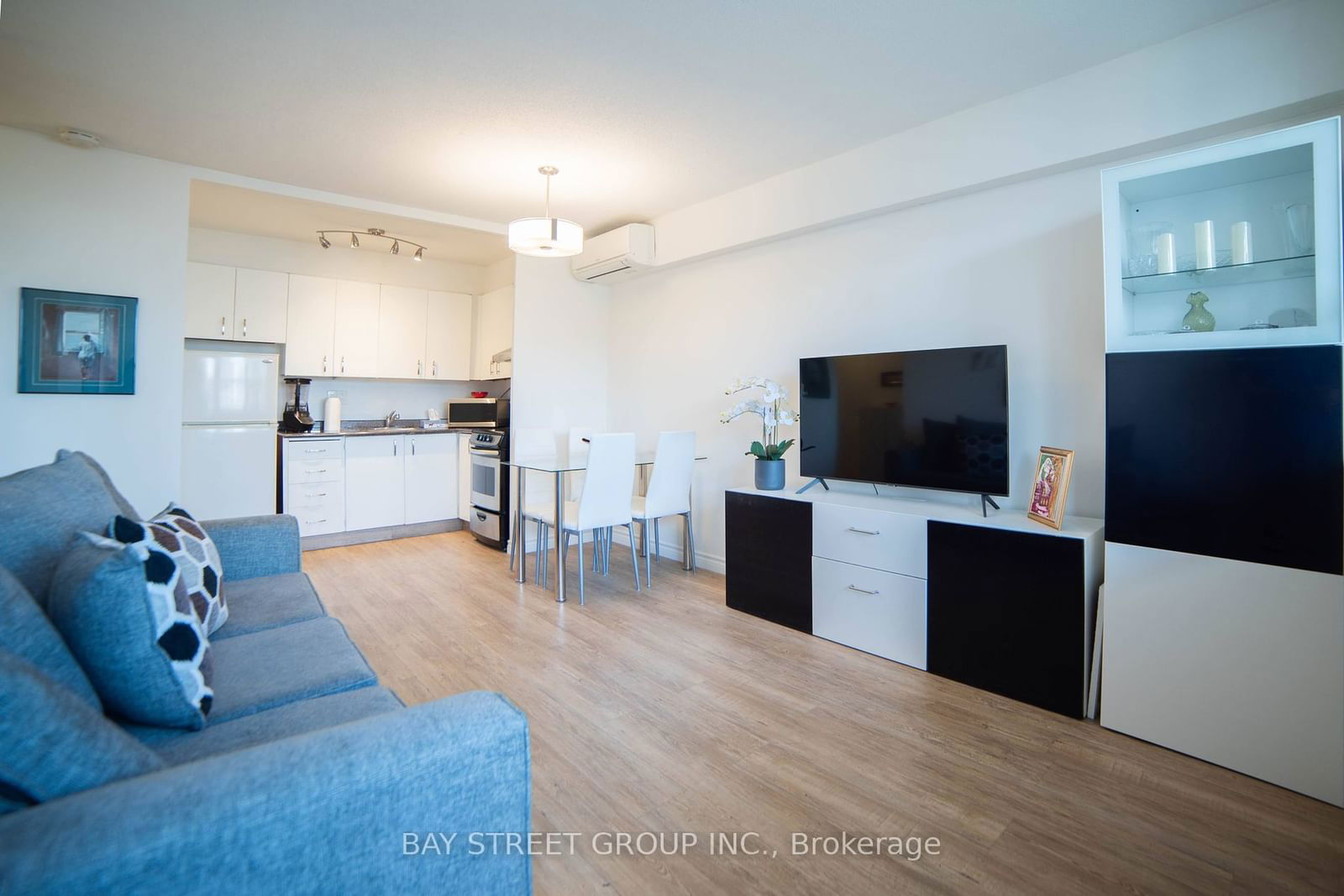 30 Gloucester St, unit 1910 for rent - image #4