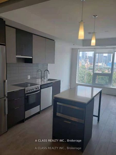 203 College St, unit 801 for rent - image #2