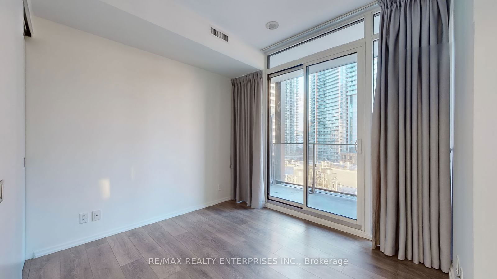 125 Peter St, unit 1301 for sale