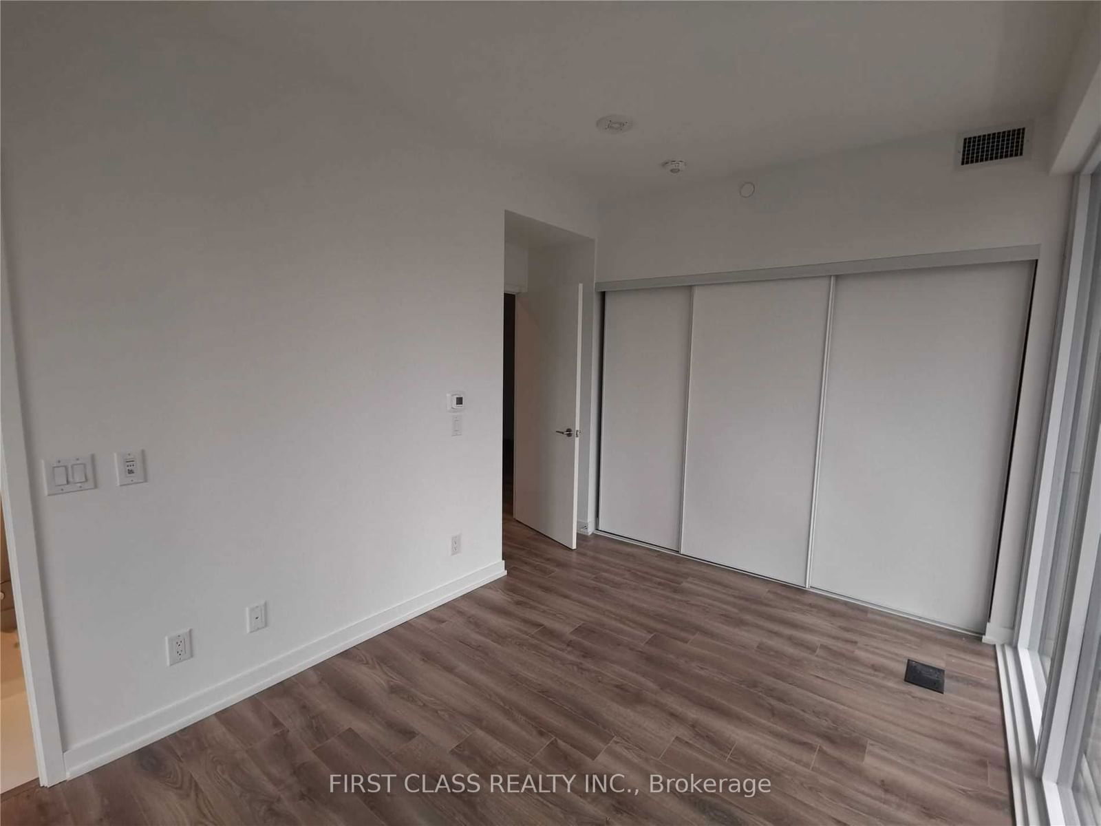 20 Edward St, unit 1010 for rent - image #4