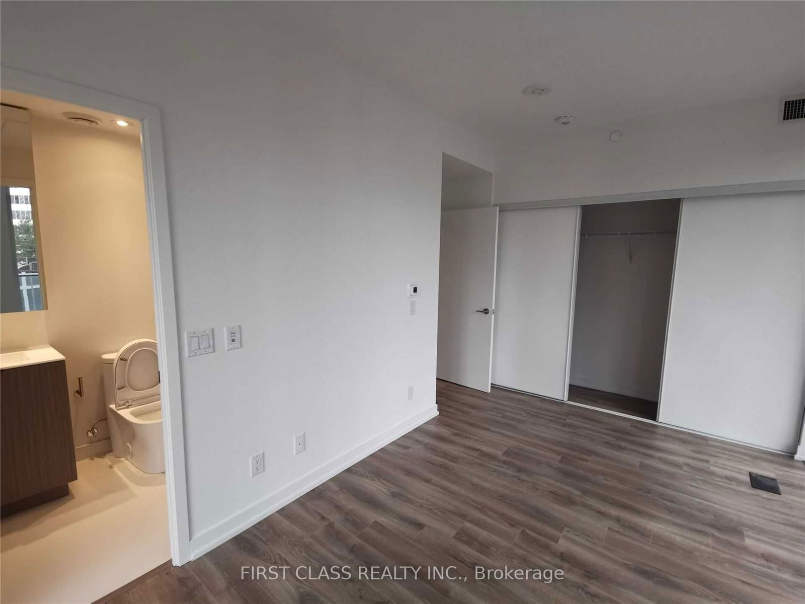 20 Edward St, unit 1010 for rent - image #5