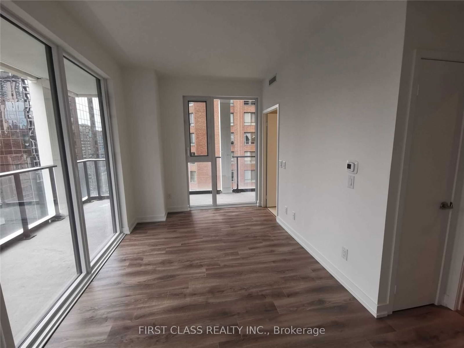 20 Edward St, unit 1010 for rent - image #6