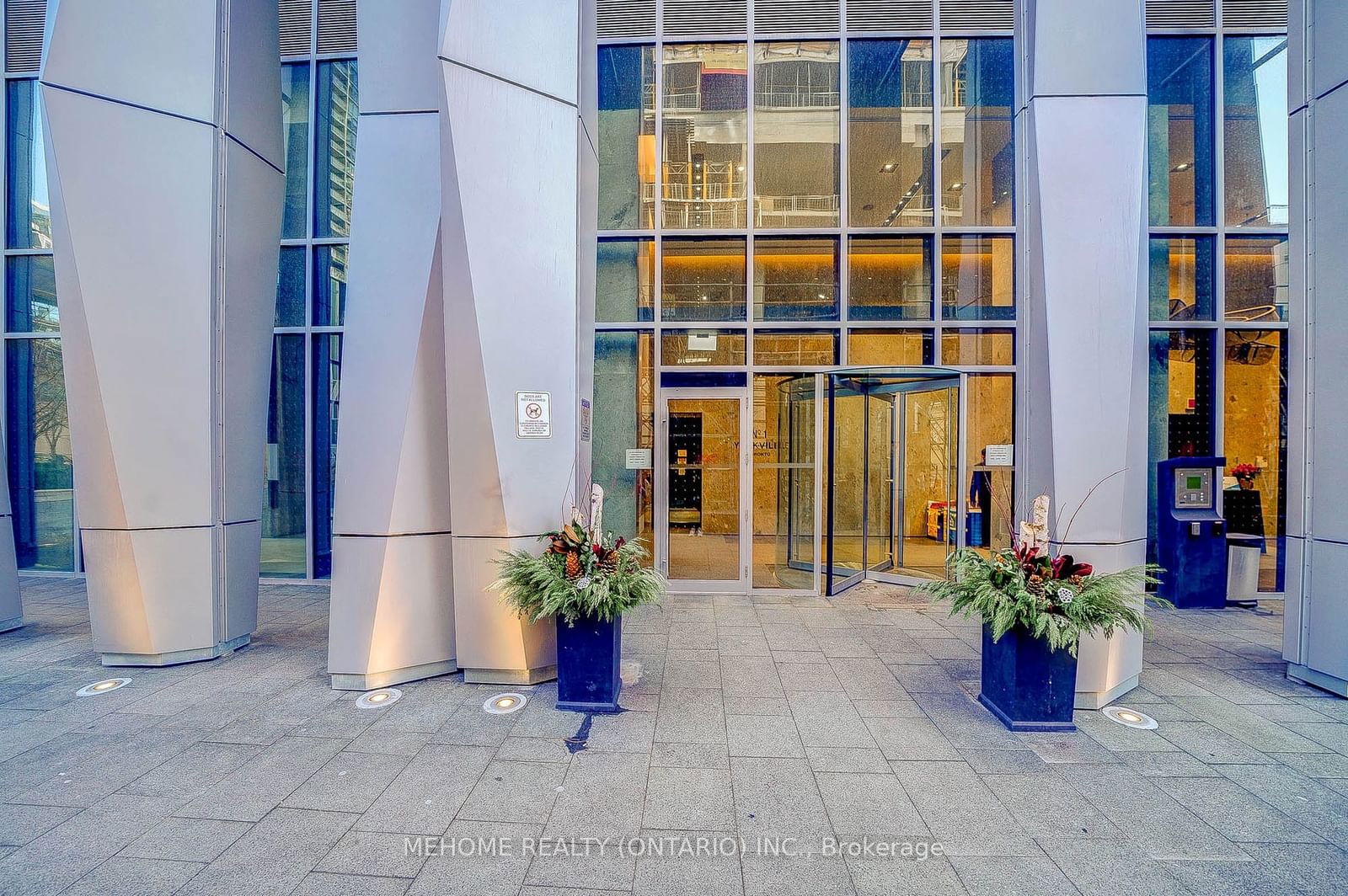 1 Yorkville Ave, unit Ph06 for sale - image #1