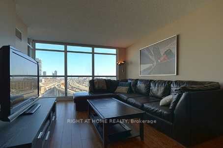 18 Yonge St, unit 809 for rent