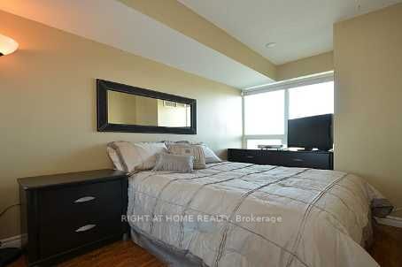 18 Yonge St, unit 809 for rent