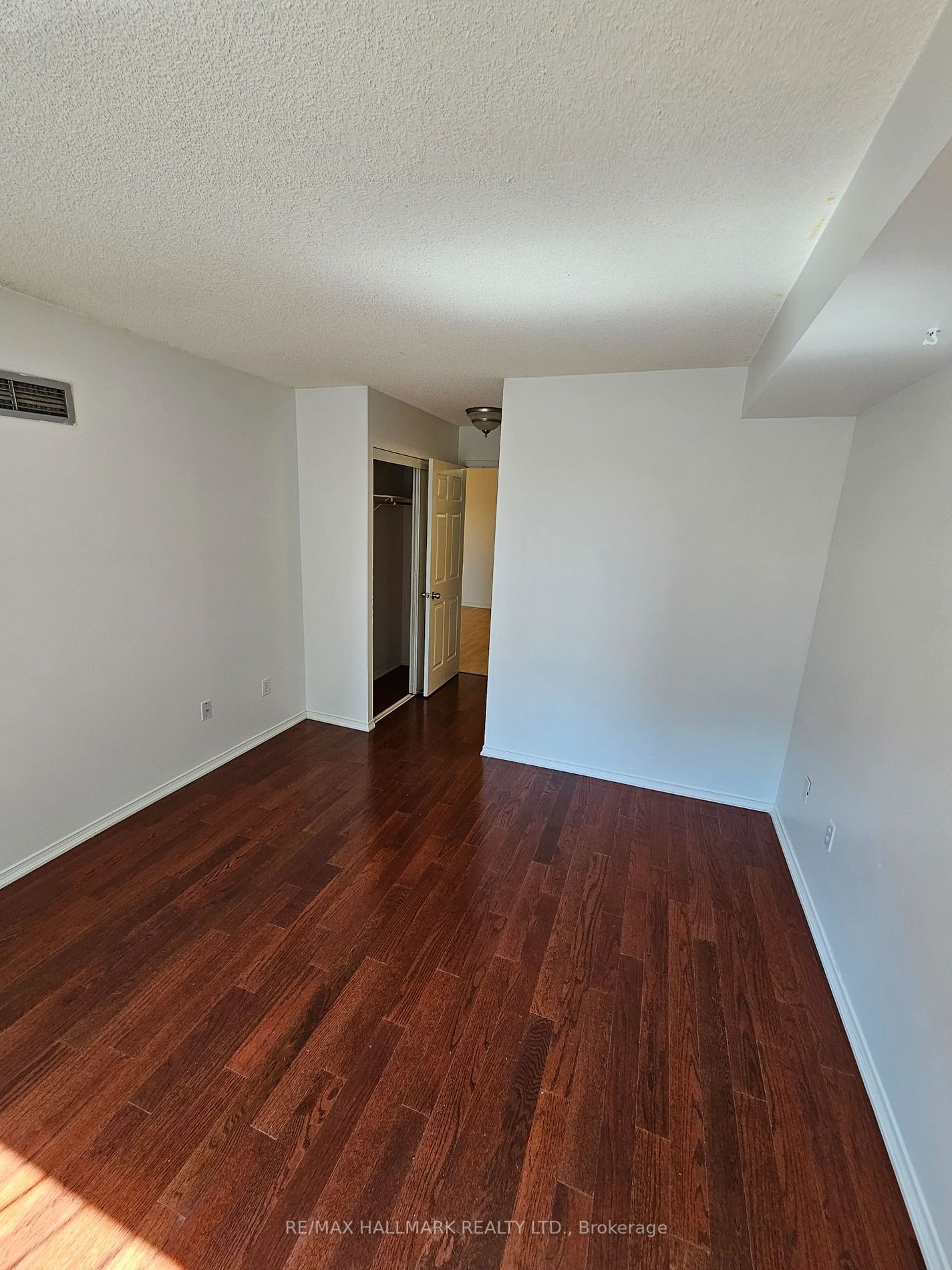 29 Pemberton Ave, unit 409 for rent