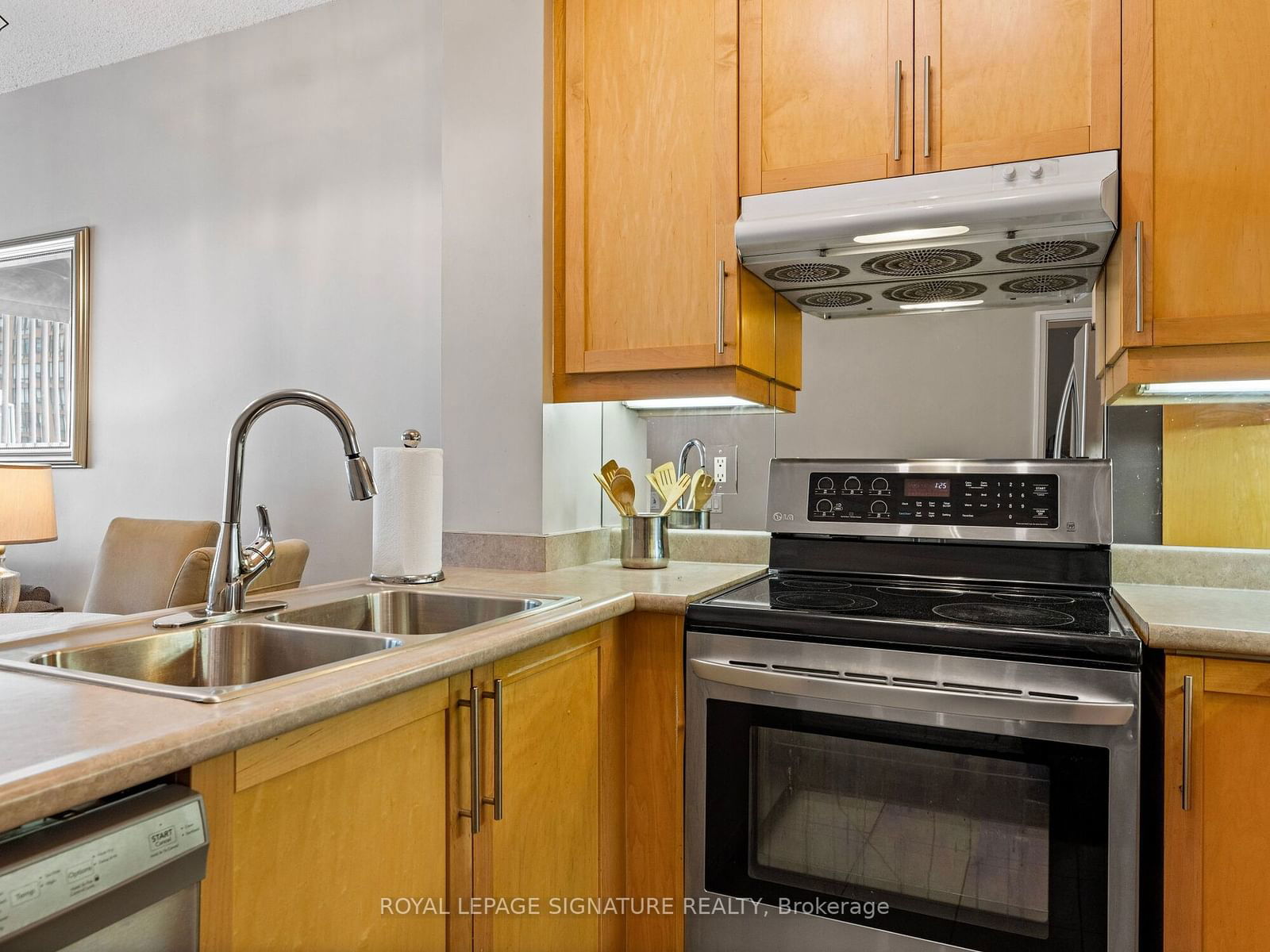 1121 Bay St, unit 306 for sale - image #19