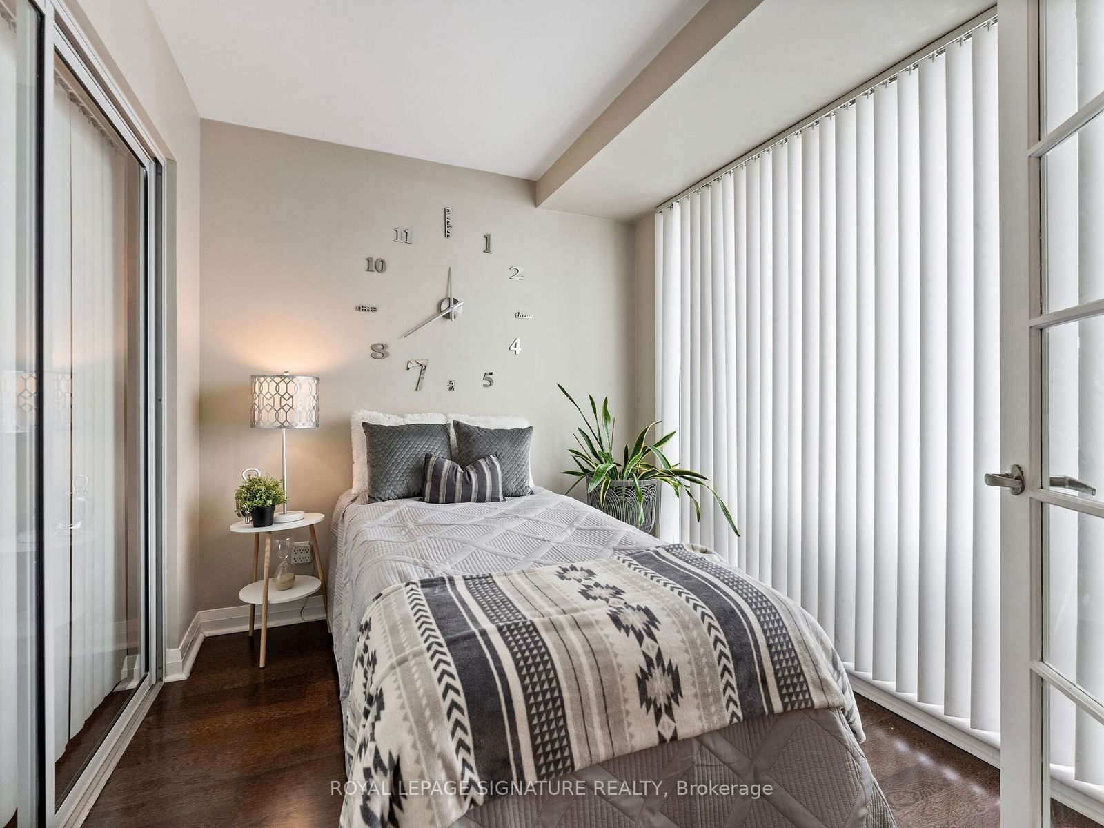 1121 Bay St, unit 306 for sale - image #27