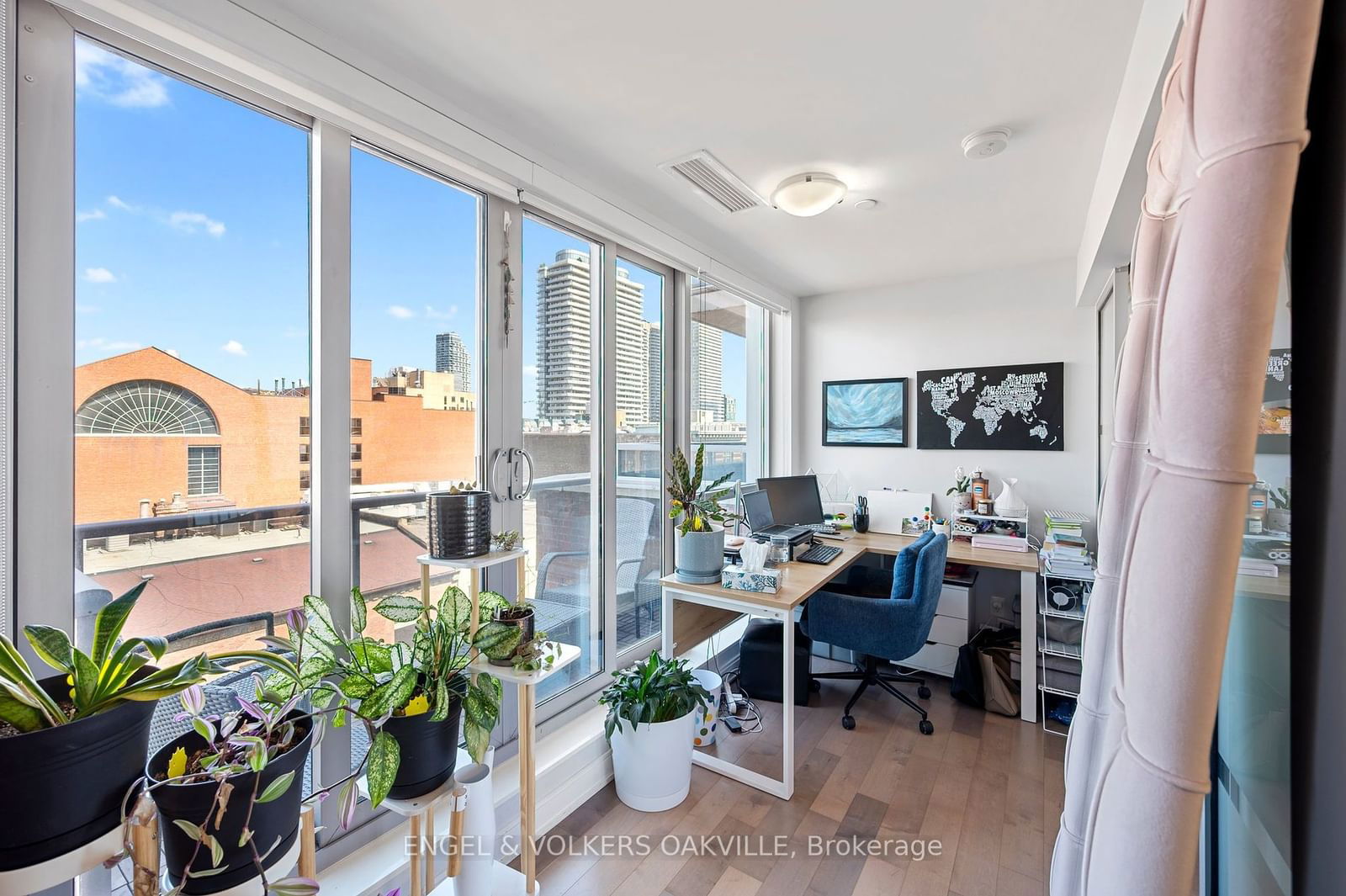 55 Front St E, unit 815 for sale