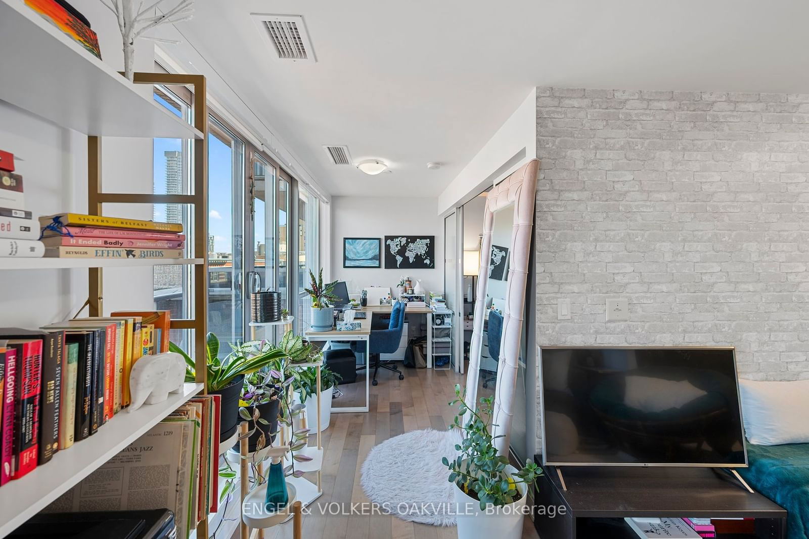 55 Front St E, unit 815 for sale