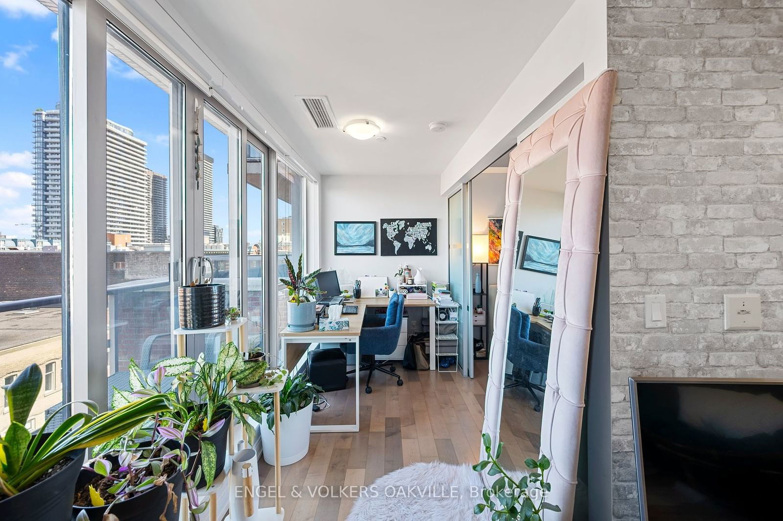 55 Front St E, unit 815 for sale