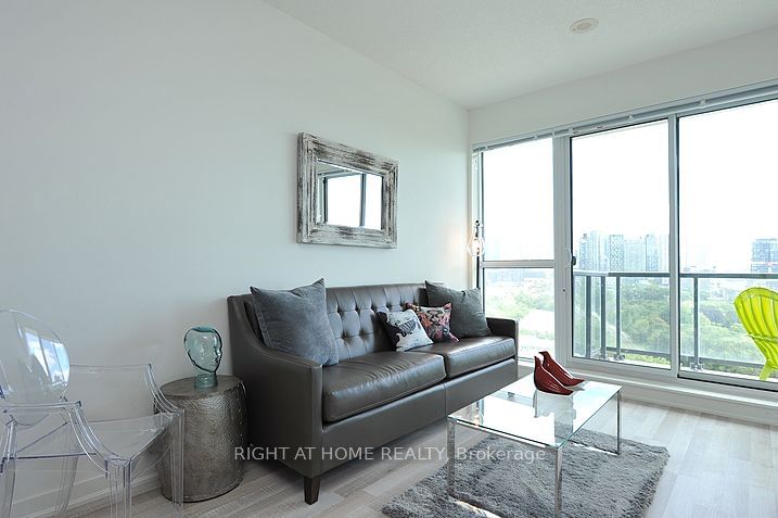 51 East Liberty St, unit 1311 for sale - image #7