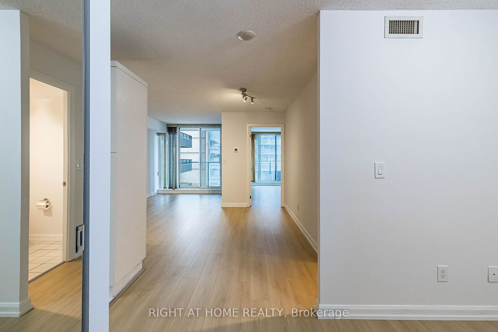 111 Elizabeth St, unit 1038 for sale