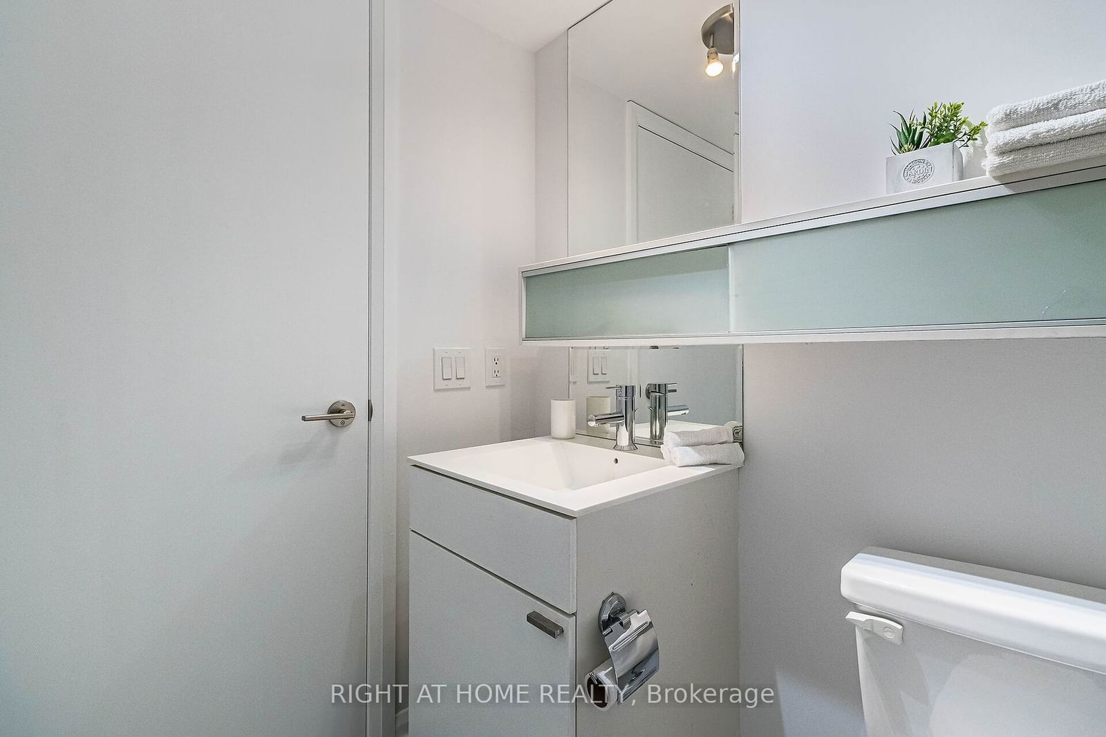 111 Elizabeth St, unit 1038 for sale - image #2