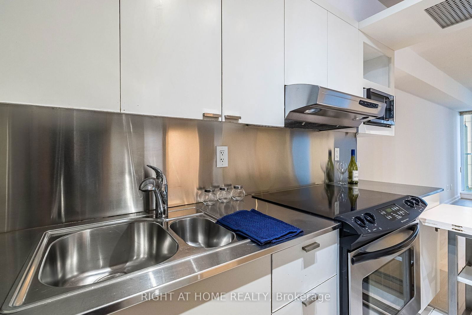 111 Elizabeth St, unit 1038 for sale - image #22