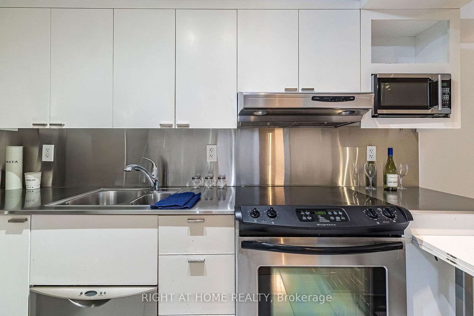 111 Elizabeth St, unit 1038 for sale