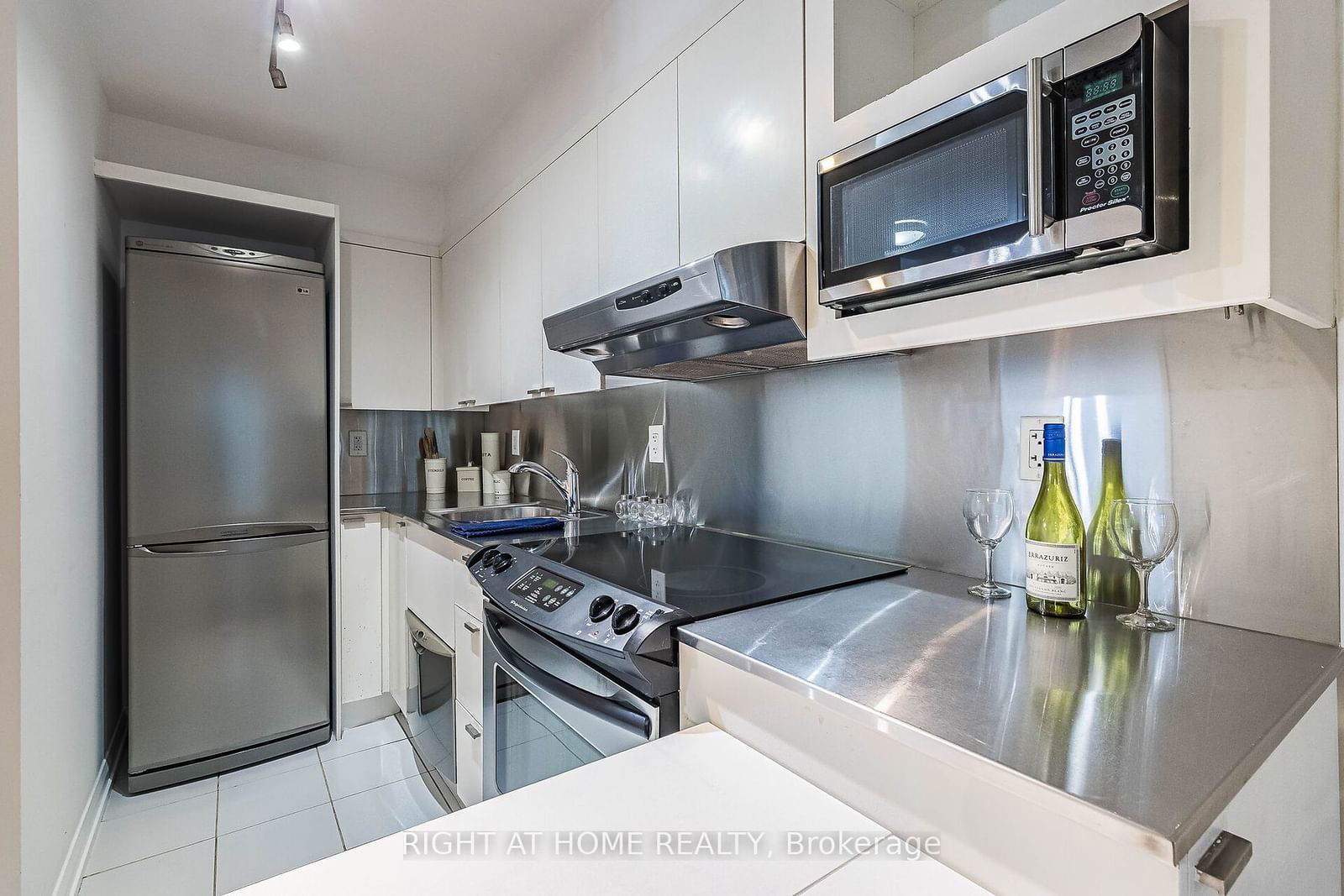 111 Elizabeth St, unit 1038 for sale - image #26