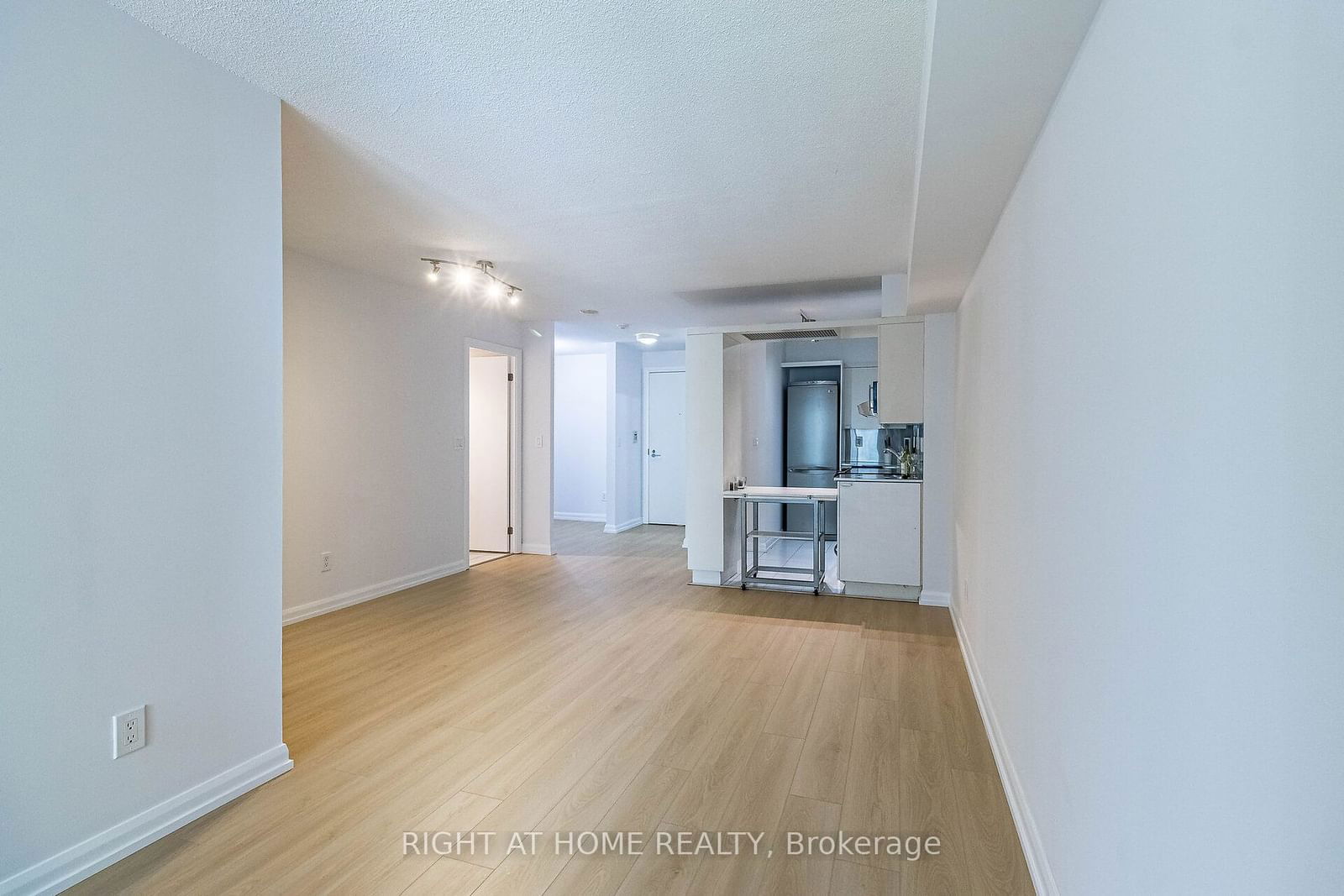 111 Elizabeth St, unit 1038 for sale - image #30