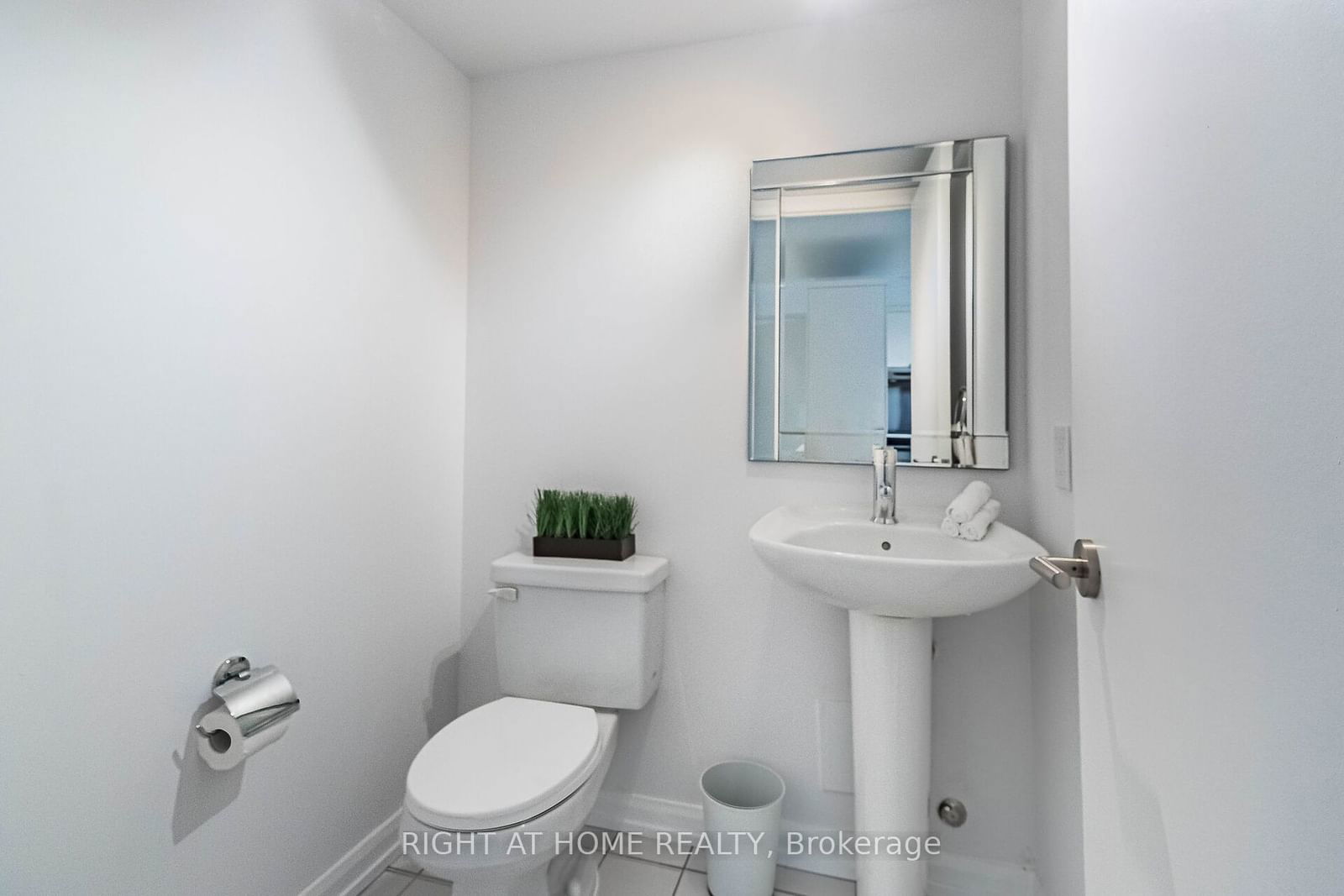 111 Elizabeth St, unit 1038 for sale