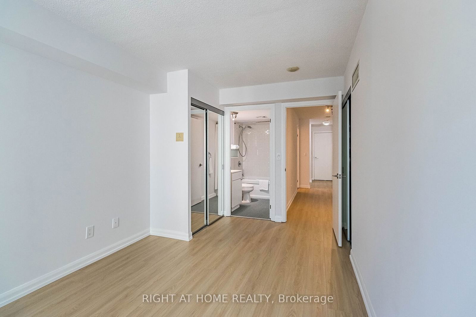 111 Elizabeth St, unit 1038 for sale