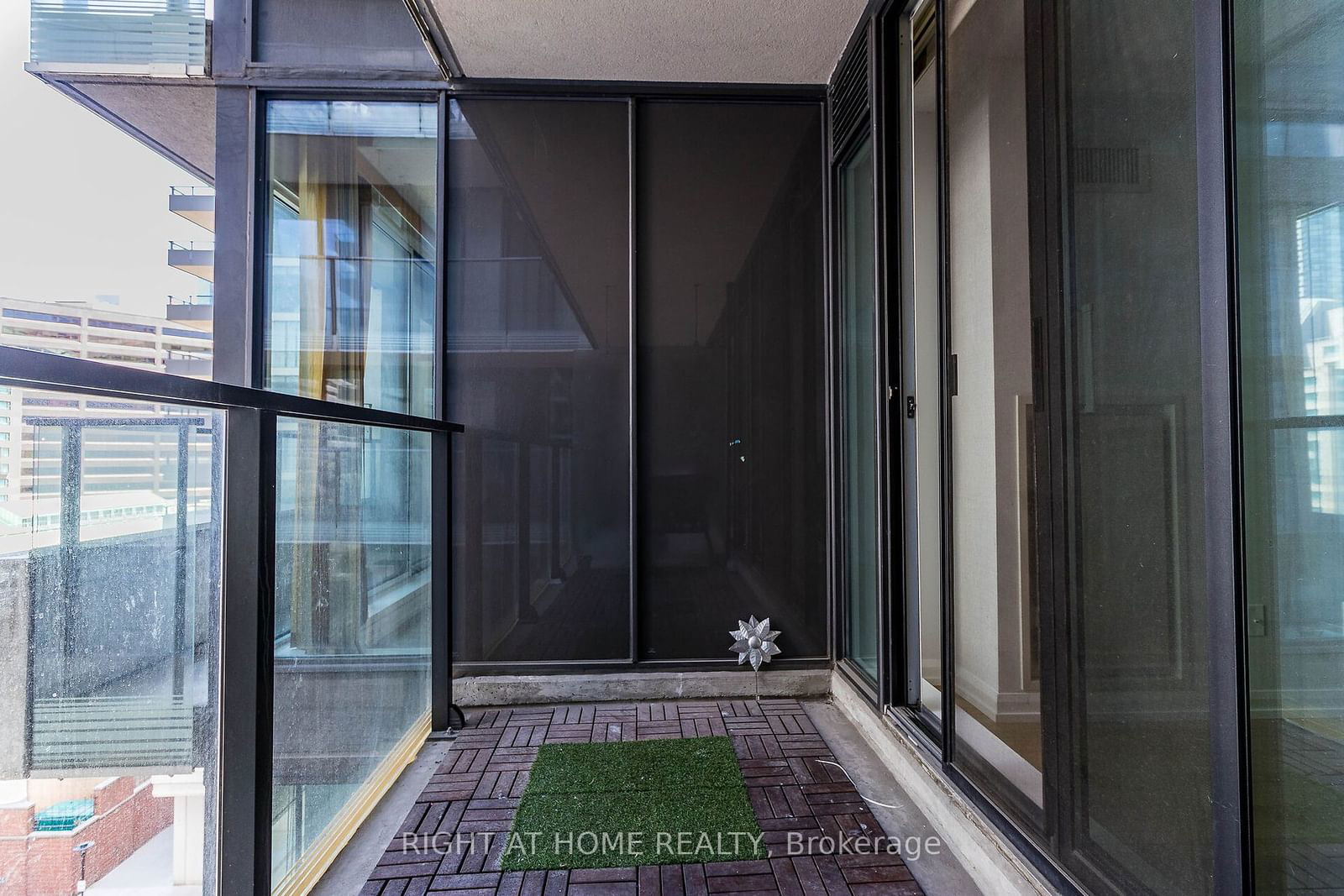 111 Elizabeth St, unit 1038 for sale - image #4