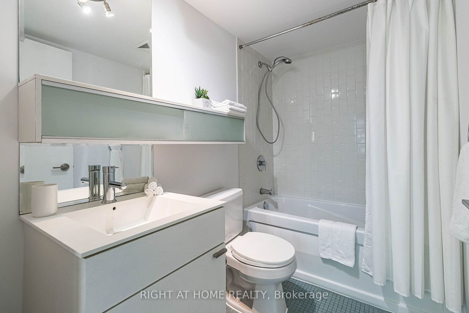 111 Elizabeth St, unit 1038 for sale - image #40