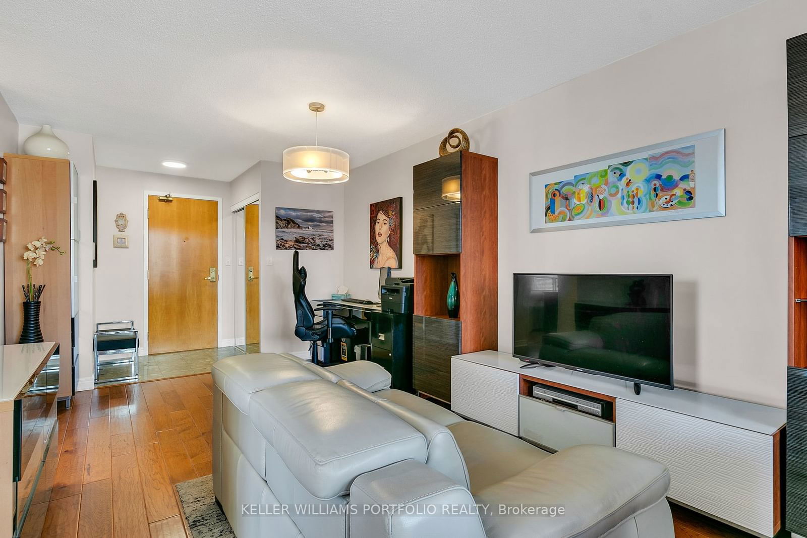 43 Eglinton Ave E, unit 1009 for sale - image #2