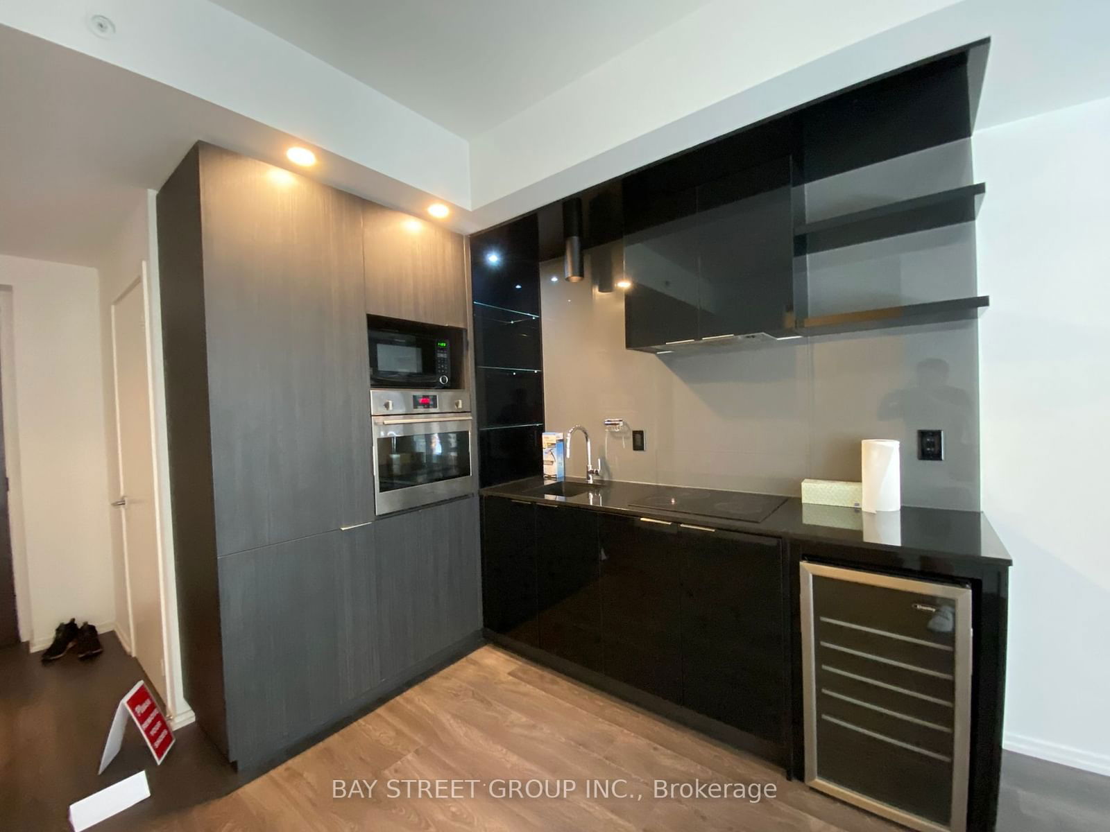 70 Temperance St, unit 1909 for rent - image #2