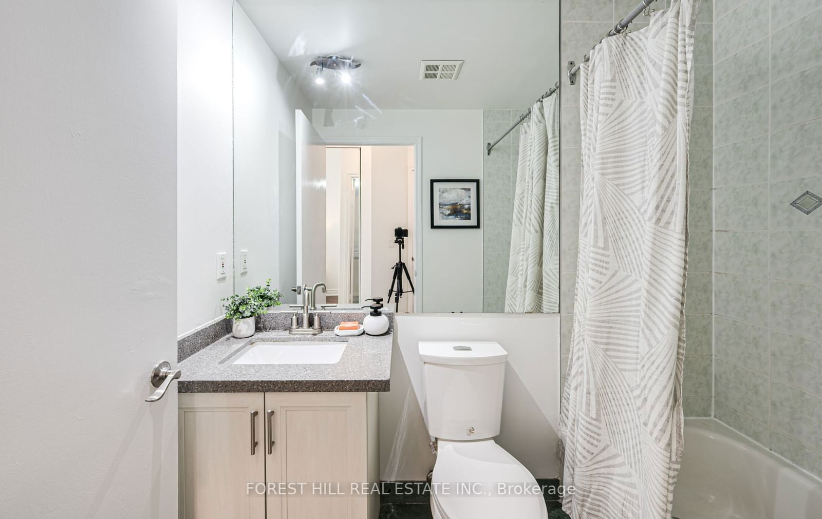 7 King St E, unit 812 for sale - image #22