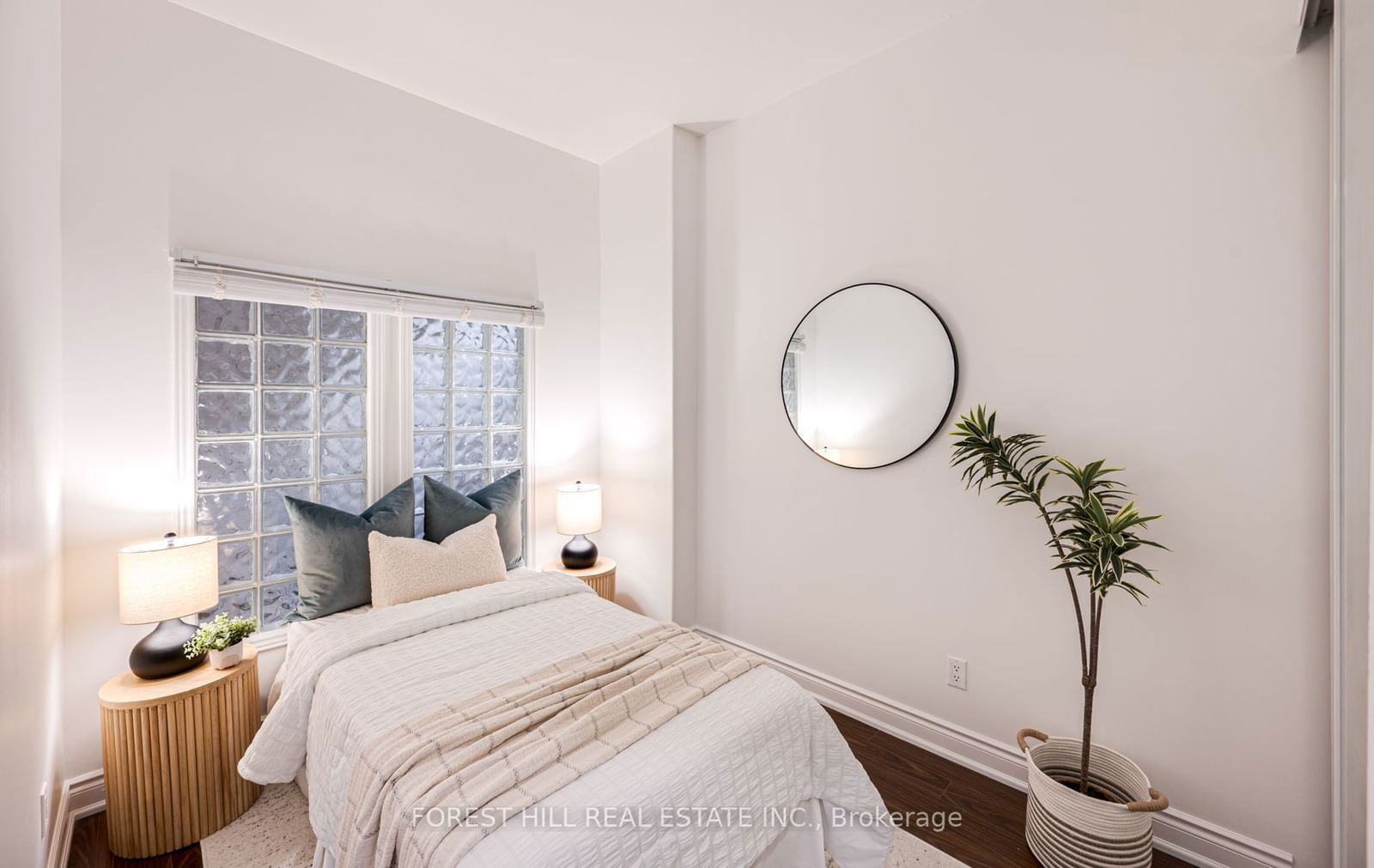 7 King St E, unit 812 for sale - image #24