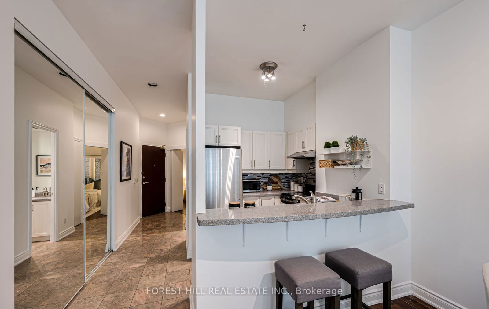 7 King St E, unit 812 for sale - image #5