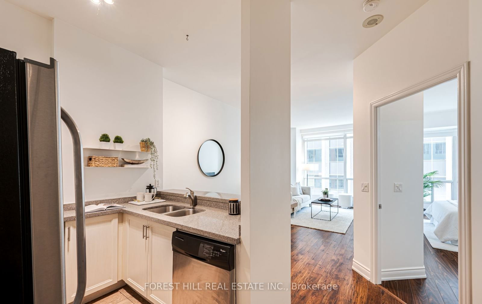 7 King St E, unit 812 for sale