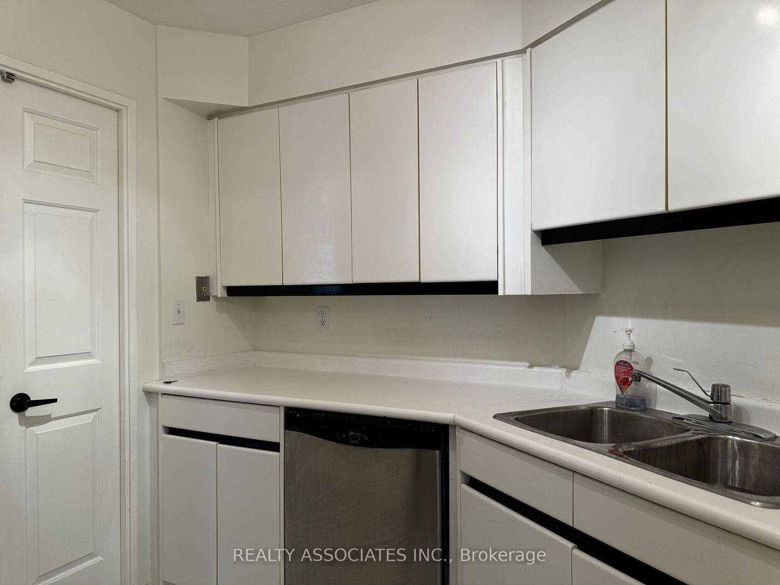 7 Carlton St, unit 1413 for rent - image #3