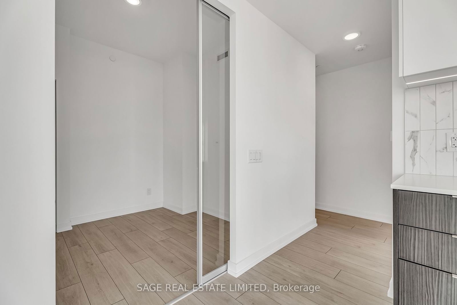 500 Dupont St, unit 416 for rent - image #24