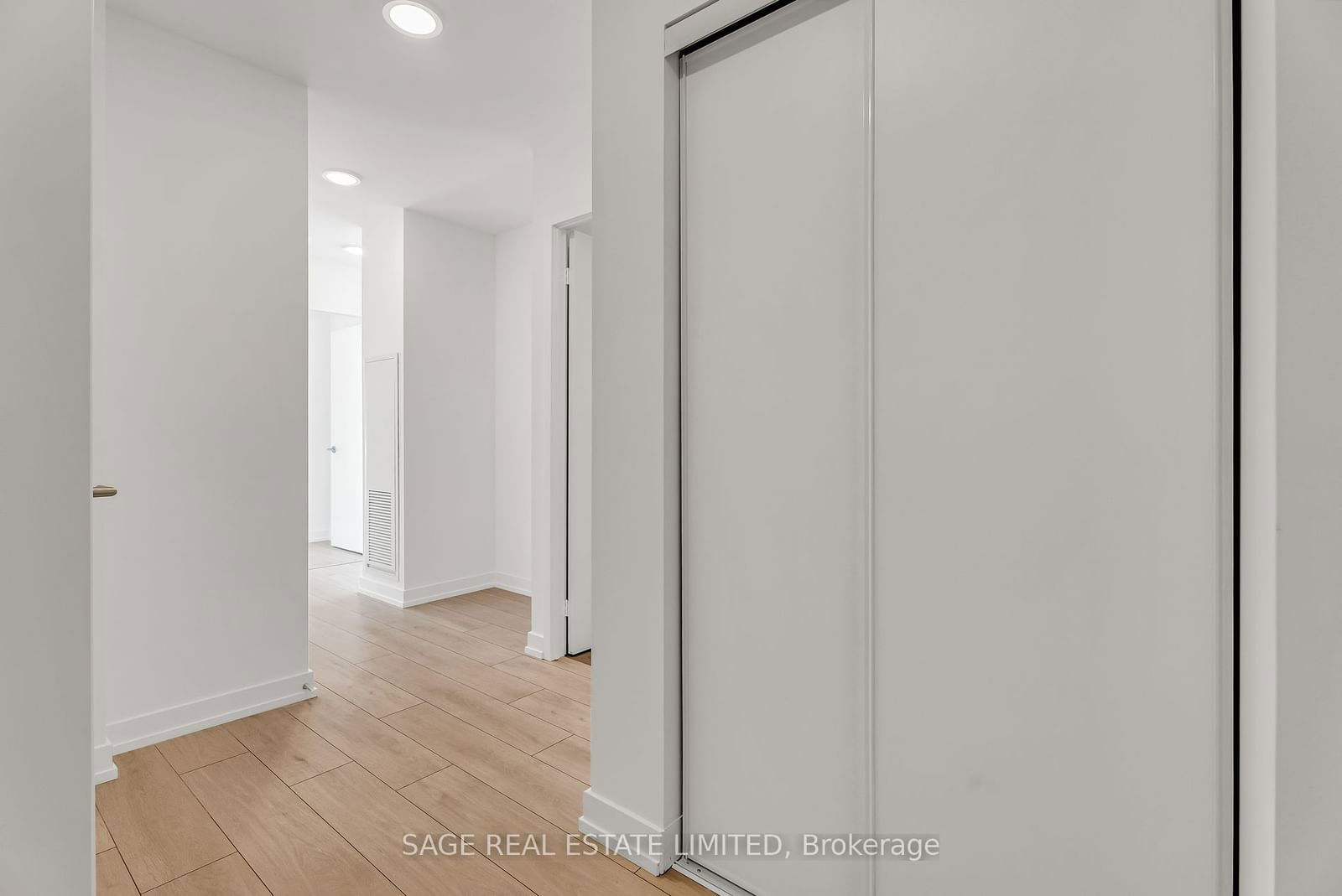 500 Dupont St, unit 416 for rent - image #8