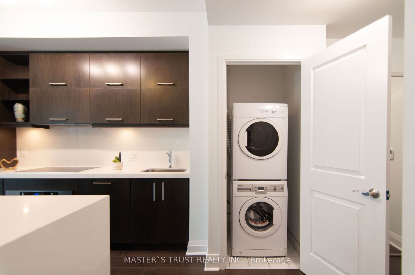 65 St Mary St, unit 401 for sale - image #4