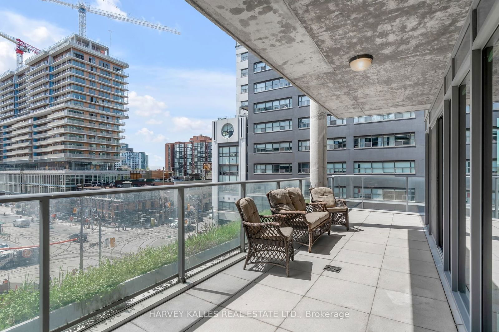 95 Bathurst St, unit 423 for sale