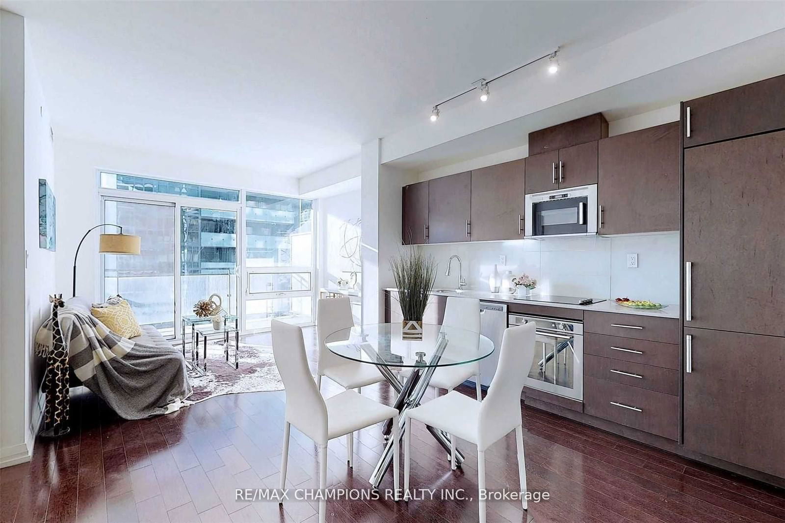 460 Adelaide St E, unit 203 for sale - image #3