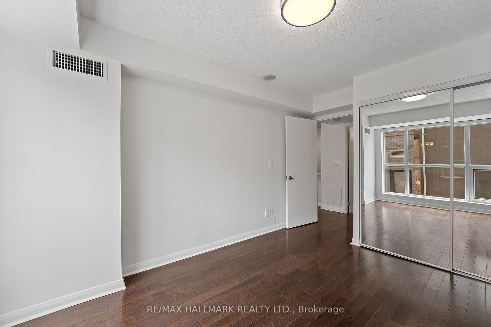 18 Beverley St, unit 217 for sale - image #14