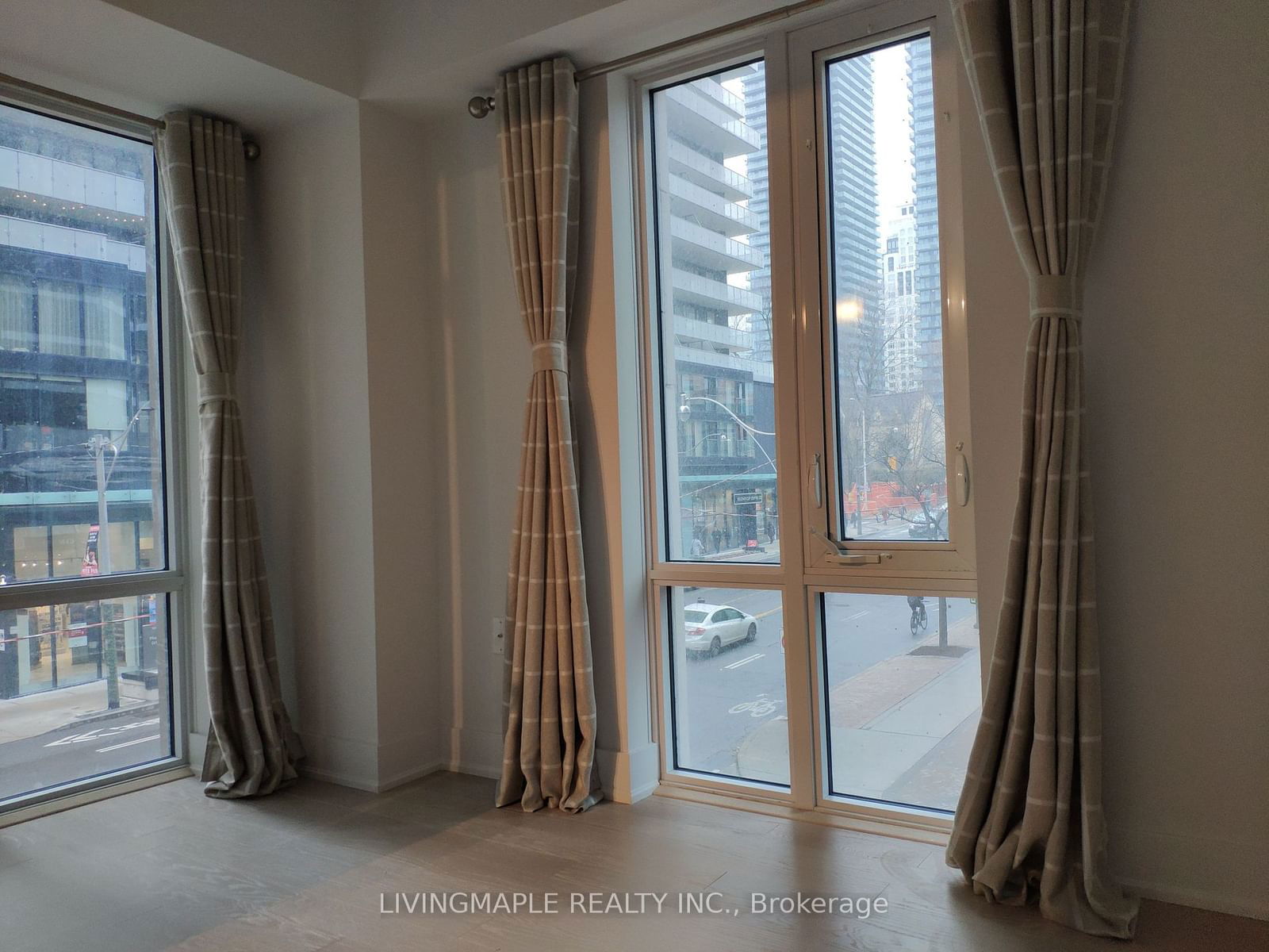 955 Bay St, unit 213 for rent - image #10